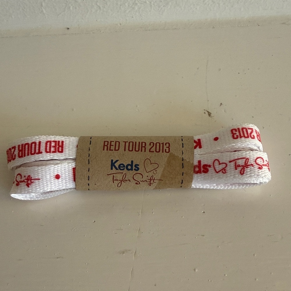 Taylor Swift White & Red 'Red Tour 2013' Shoelaces